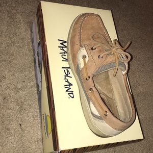 Canvas shoes